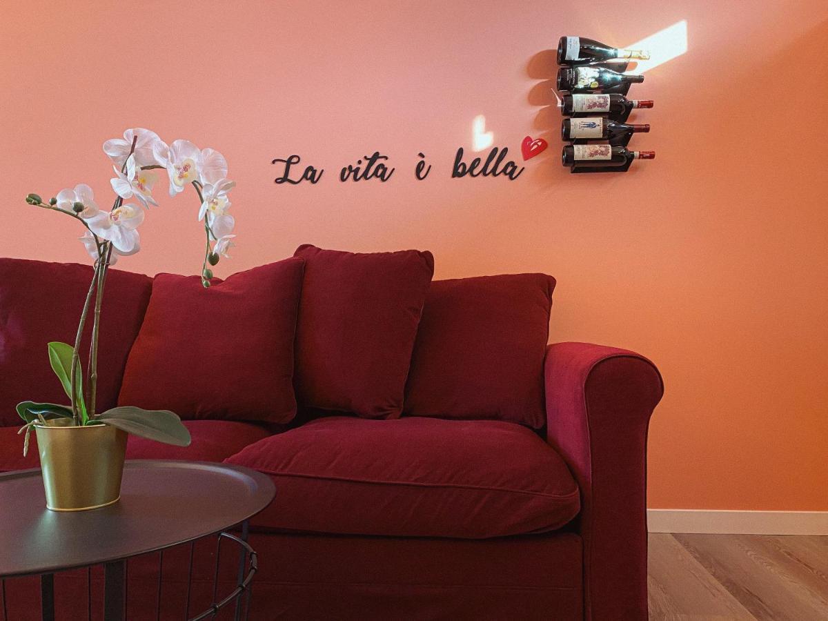 Wellhome Asti Bagian luar foto
